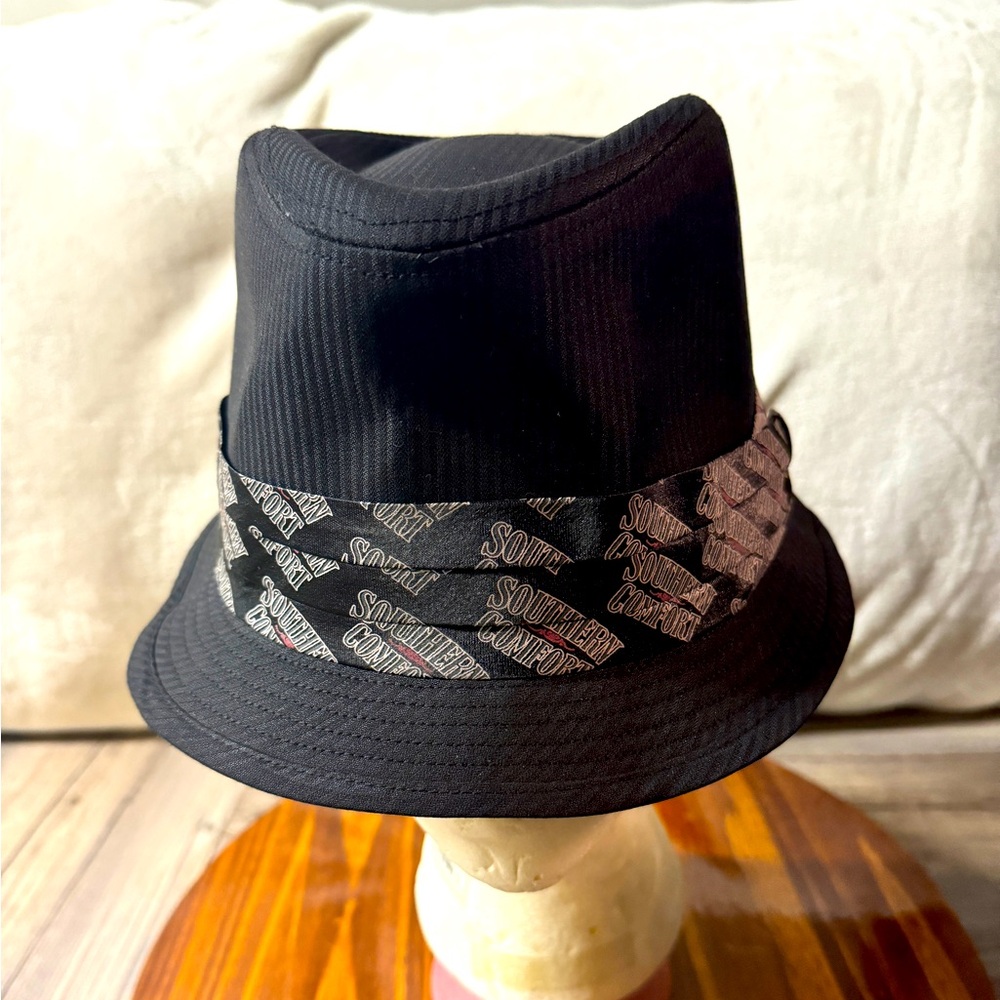FEDORA BLACK HAT ADULT ONE SIZE BLACK SOUTHERN COMFORT WHISKEY PROMO WRAP